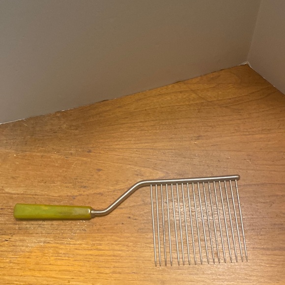 Vintage Schneider green Bakelite handle & silver metal angel food cake slicer - Picture 1 of 7